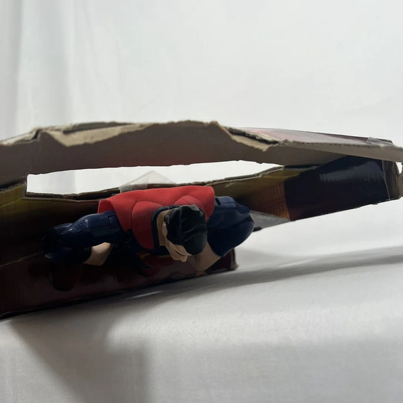 Mattel DC Superman Man Of Steel Mega Punch Superman 10" Action Figure New 2013 - Picture 8 of 8